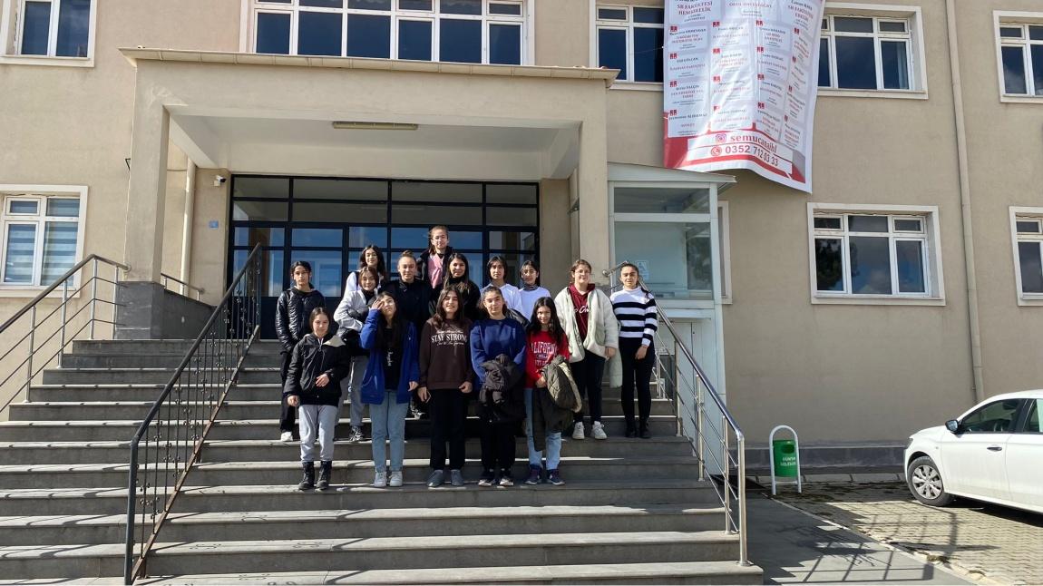 Şehit Cennet Yiğit Ortaokulu öğrencileri okulumuz ziyaret etti